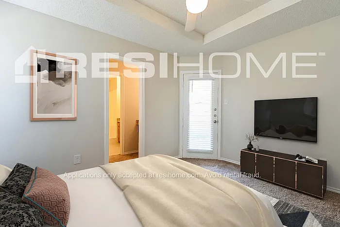 209 Madre Cir — Photo 8