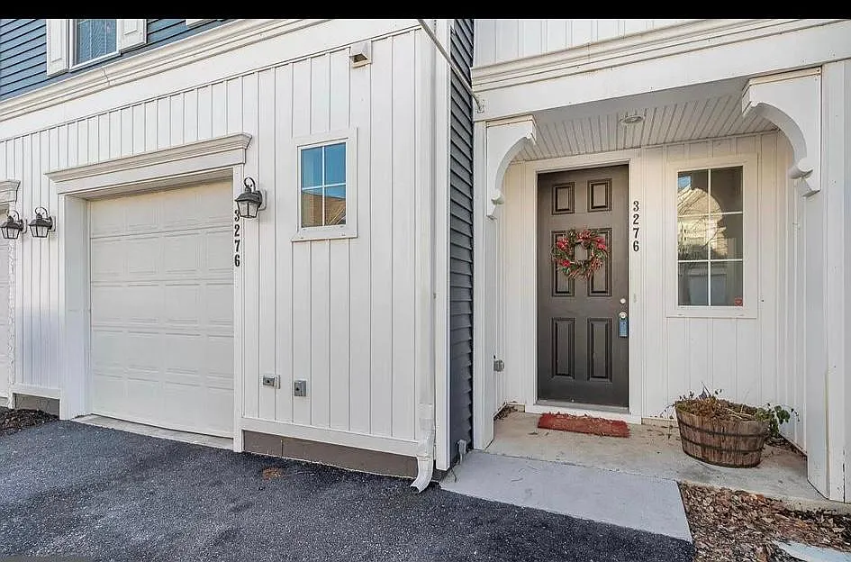 3276 Katie Way — Photo 1