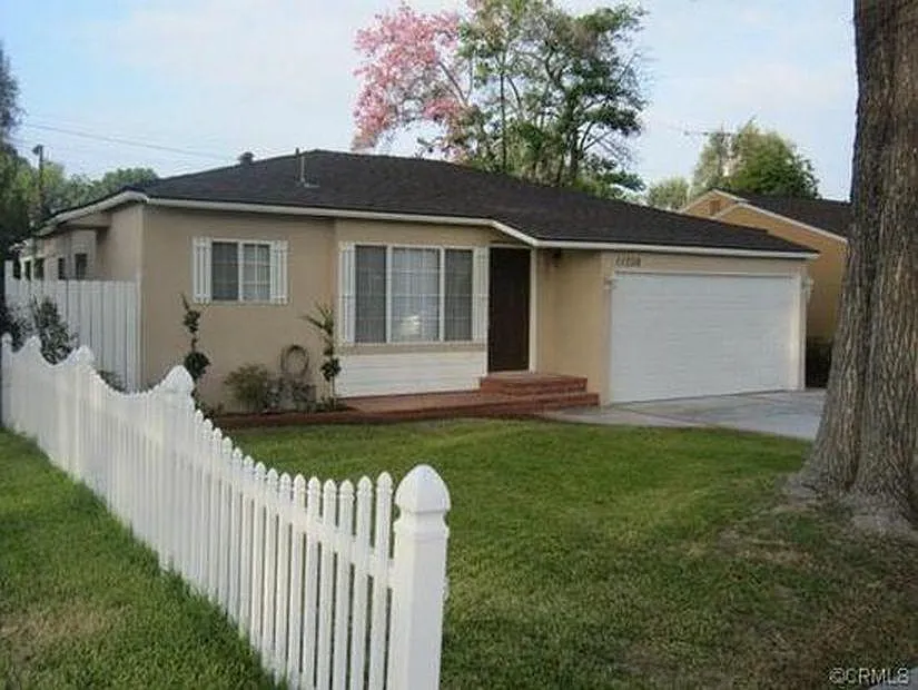 3 bed, 1261 sqft, $3,795 — Photo 1