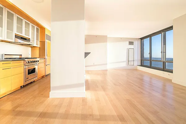 Rented by Keller Williams NYC | media 16