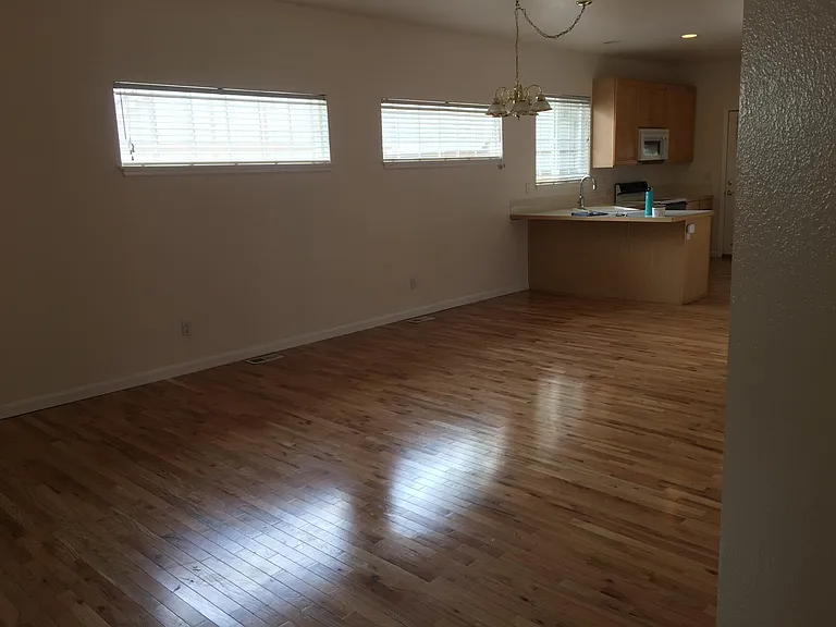 1503 Haymarket St — Photo 9