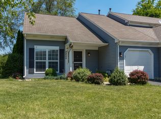 2400 Applewood Ln, Woodstock, IL 60098