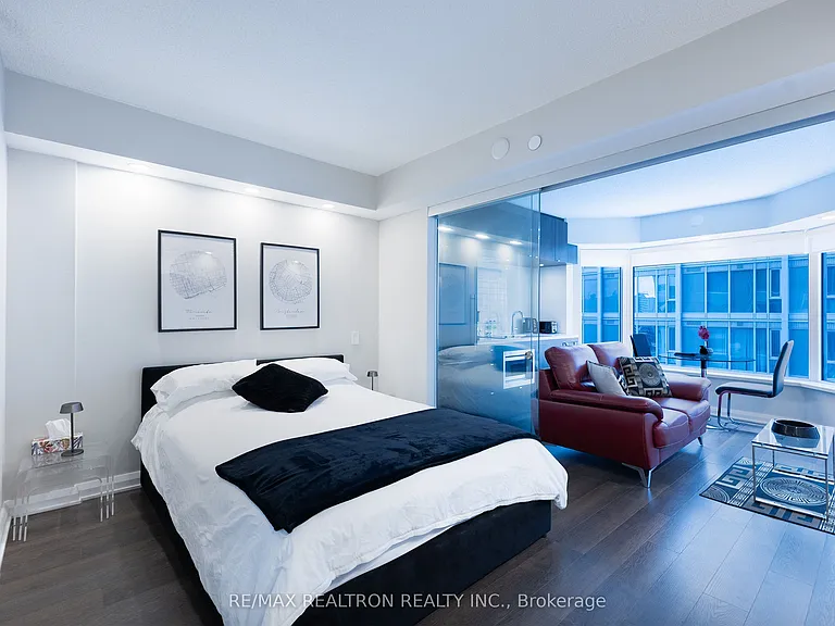 155 Yorkville Ave — Photo 9