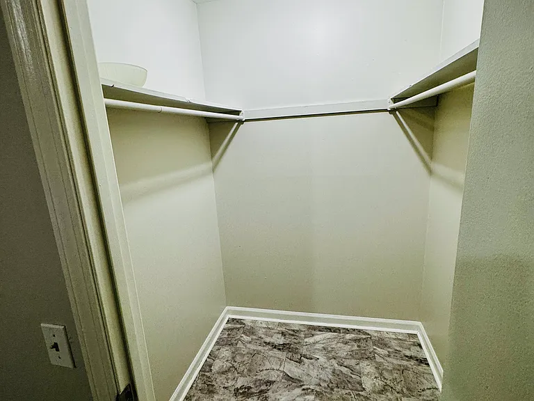 125 E Walnut St #29 — Photo 11
