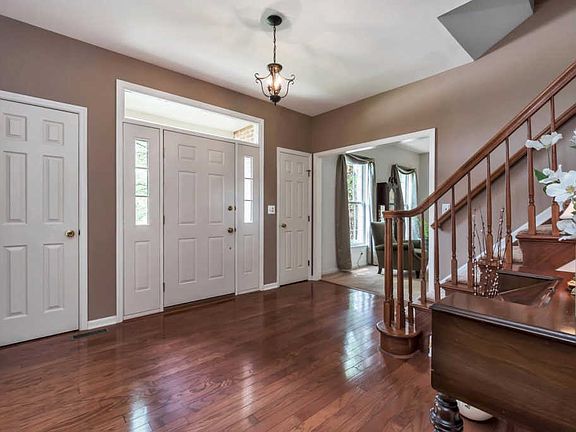2nd image of 2520 Ashwood Dr
