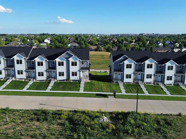 9521 Duckhorn Dr, Lincoln, NE 68526