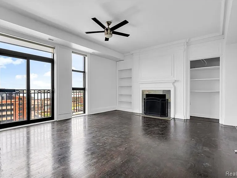 2900 E Jefferson Ave #D601 — Photo 3