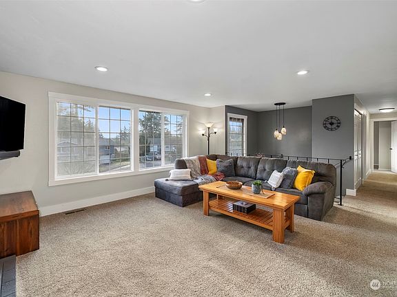 5th image of 3785 Westminster Drive SE