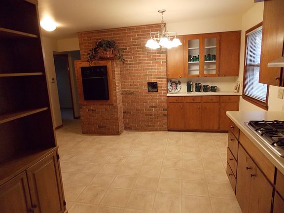 3rd image of 152156 Robin Ln