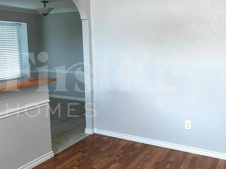 1027 Sea Shell Dr — Photo 3