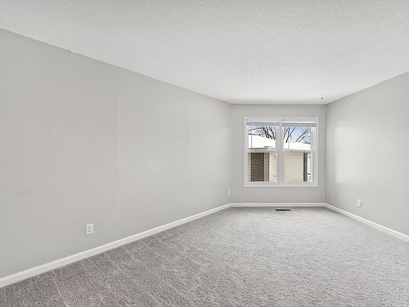 3rd image of 1100 E Travelers Trl