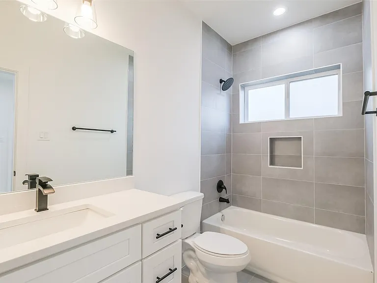 8315 Brecha Ln — Photo 7