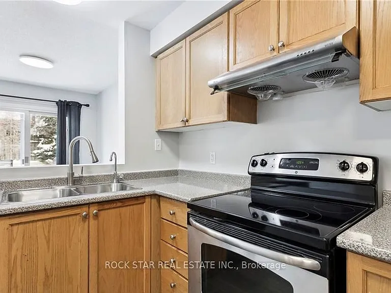 159 Henhoeffer Cres — Photo 8