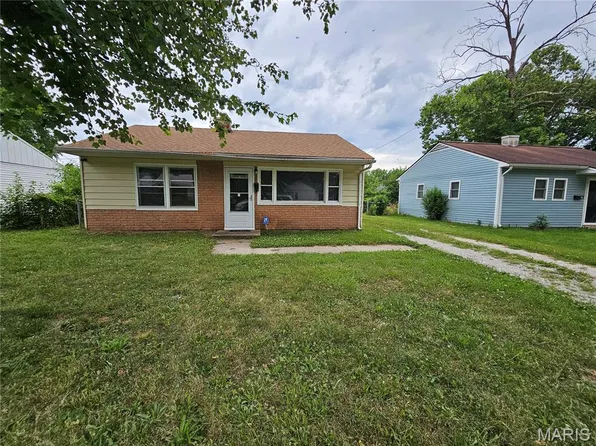 12 Agnes Dr, Cahokia, IL 62206