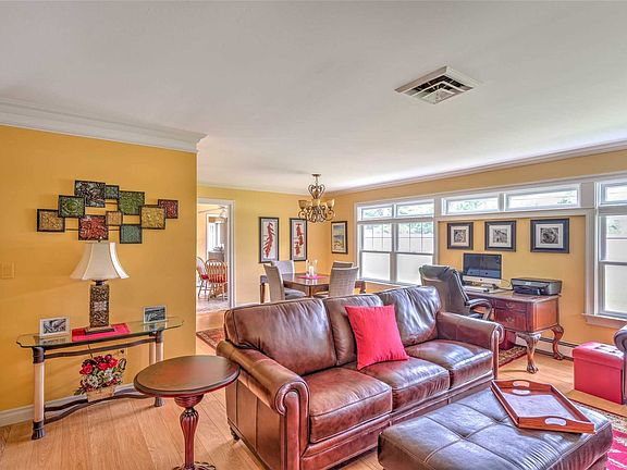 5th image of 42 Hargrove Dr