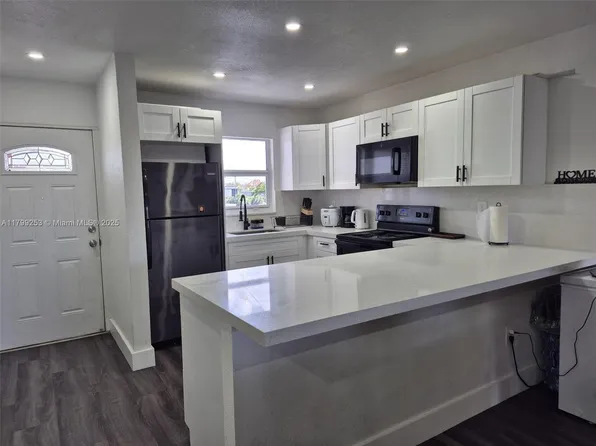 6850 W 16th Dr APT 320, Hialeah, FL 33014