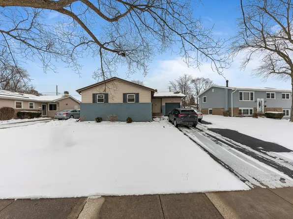9012 W 92nd St, Hickory Hills, IL 60457