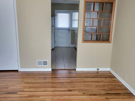 3rd image of 118 S 8th St #3