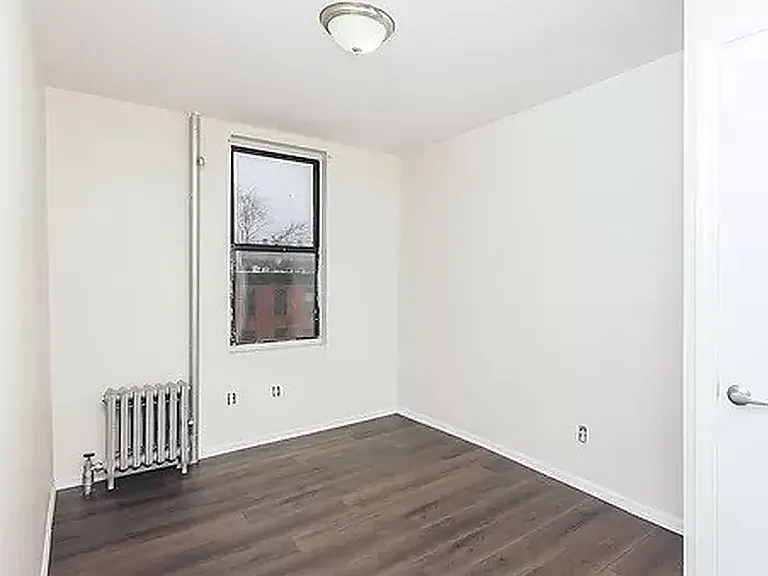 318 Hart St #3 — Photo 3