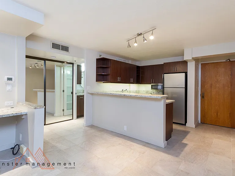 1088 Bishop St #501 — Photo 3