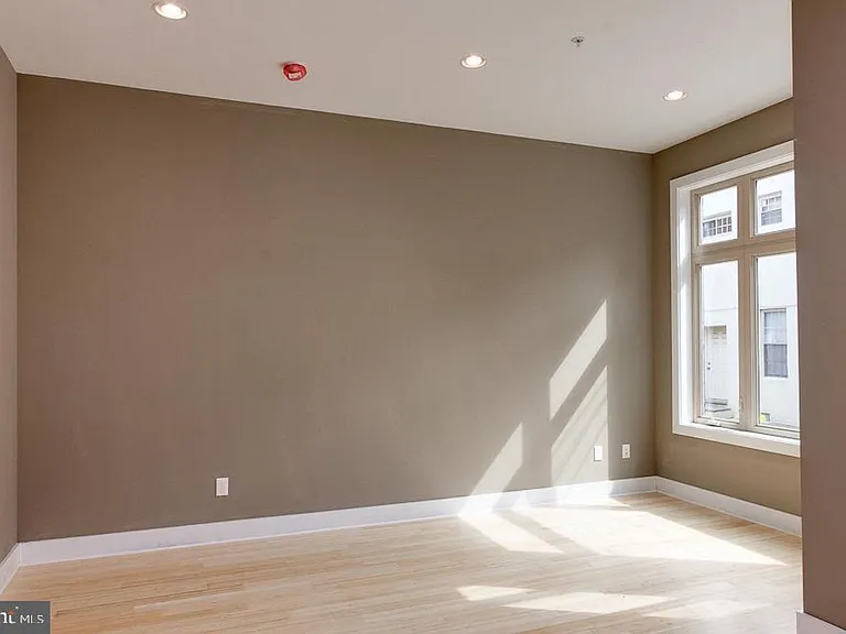 1223 E Oxford St — Photo 7