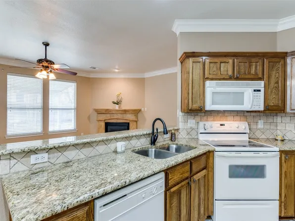 5929 Ash Flat Dr, Fort Worth, TX 76131