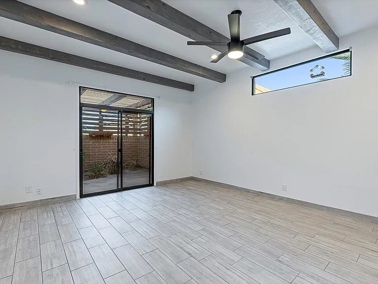 Riverside Suites — Photo 76