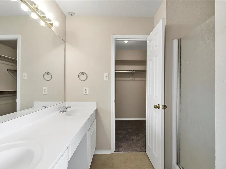 4402 Emerald Leaf Dr — Photo 5