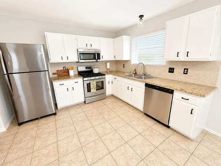 2138 Tower Bridge Rd — Photo 2