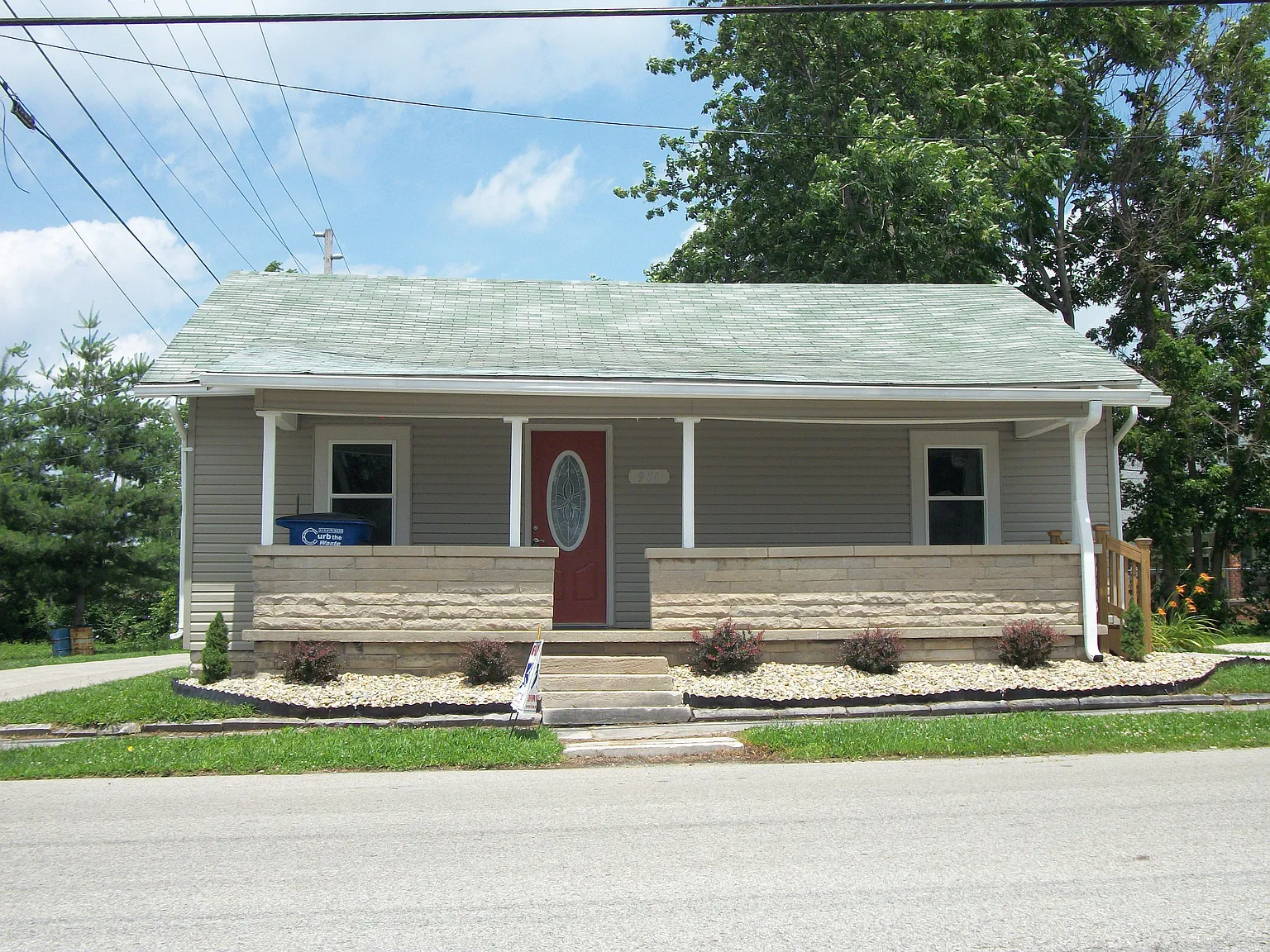 911 6th St photo 1
