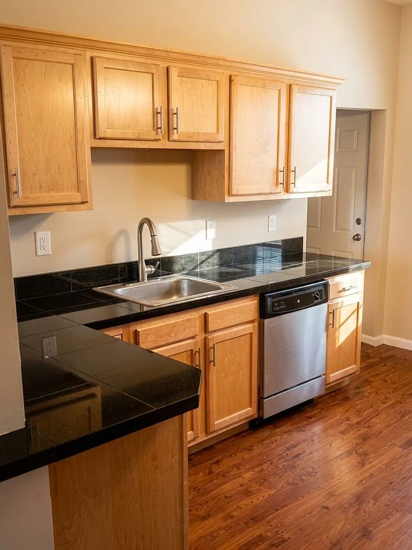 Student Housing - South Side Flats — Photo 2