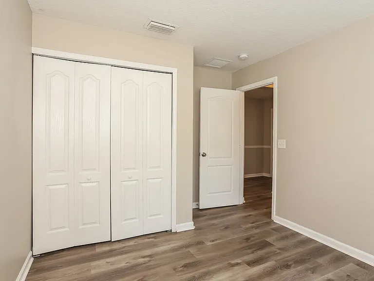 392 Bostwick Cir — Photo 14