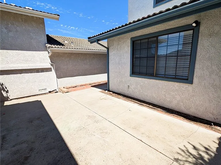1813 Newport Ave — Photo 11
