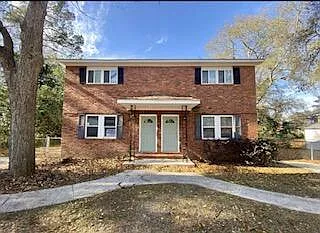 2 bed, 1.0 bath, 864 sqft, $1,075 — Photo 1