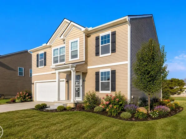 54470 Heron Cir, Chesterfield, MI 48047