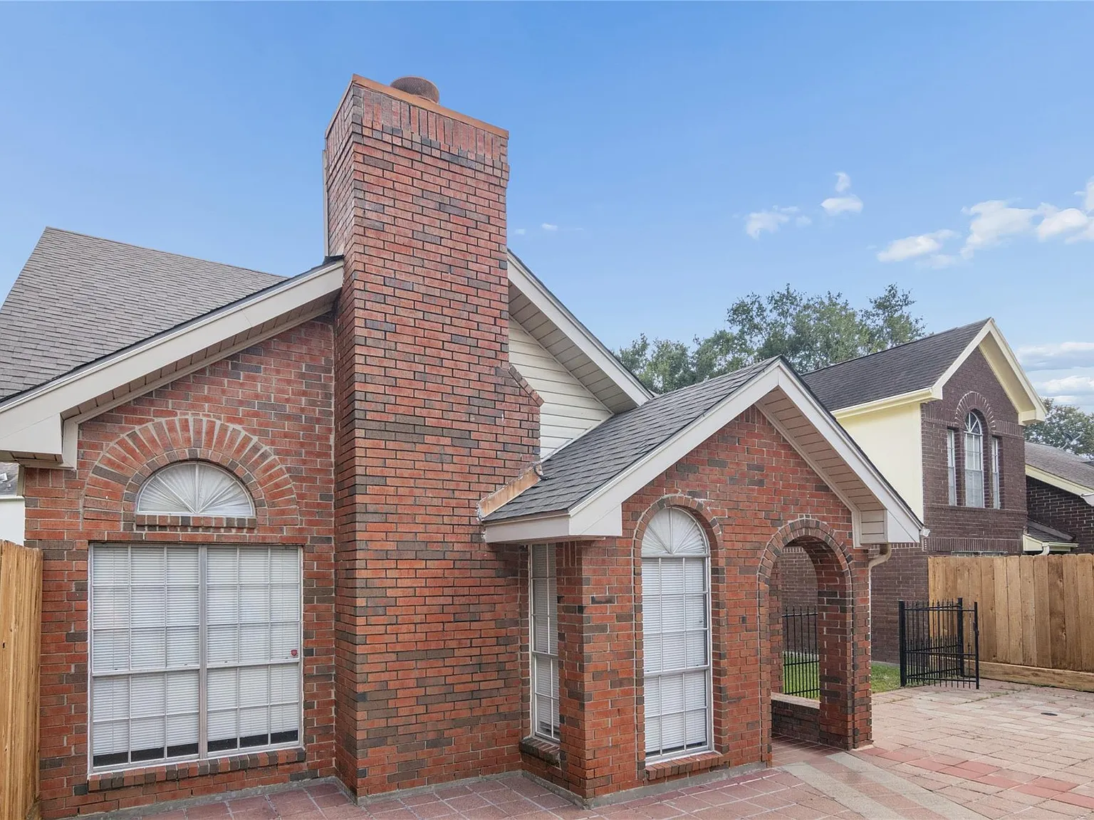 3 bed, 2.0 bath, 1358 sqft, $1,750 — Photo 3