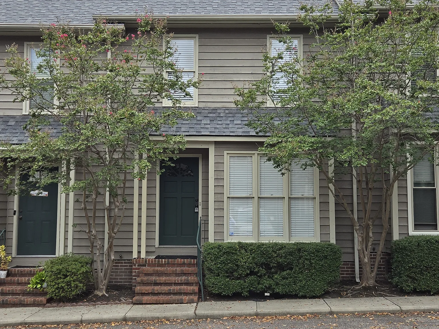 2 bed, 2.5 bath, 1206 sqft, $1,300 — Photo 1