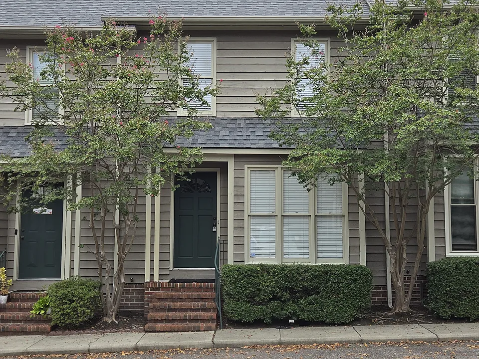 239 Woodside Ave