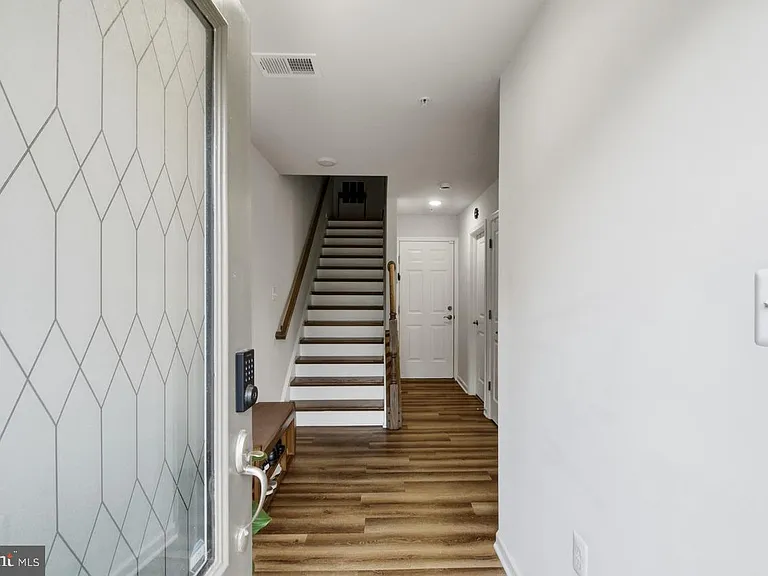 3469 Carnaby St — Photo 16