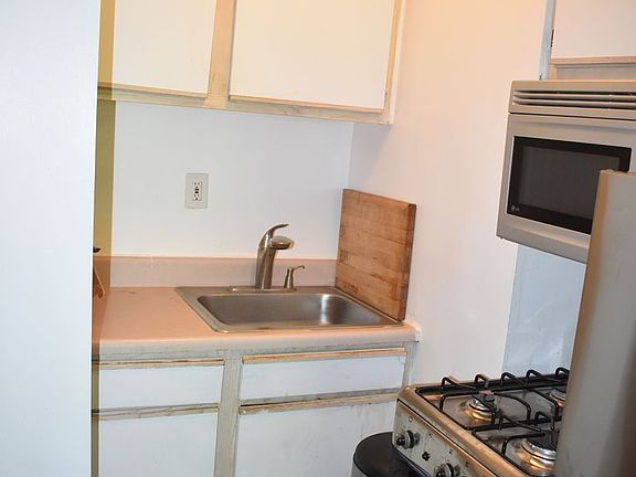 4th image of 397 Clermont Ave #7