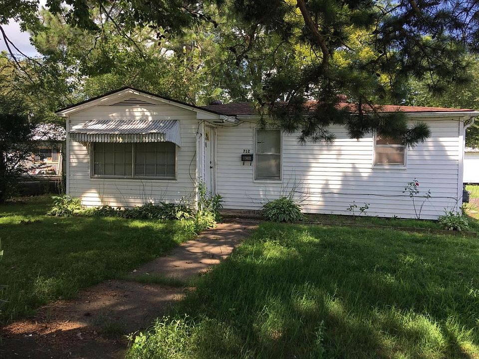1st image of 712 S 2nd St