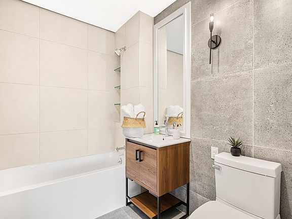 4th image of 1430 Fulton St #2J