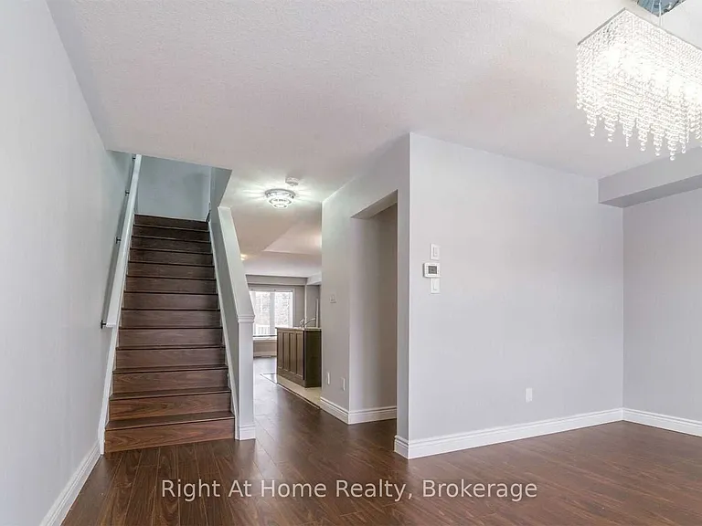 66 Knotty Pine Ave — Photo 10