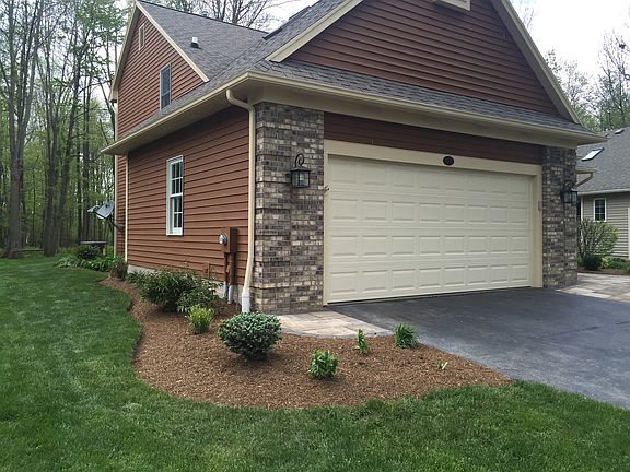 2nd image of 25 Hampshire Ln