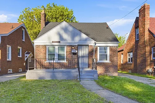 18488 Waltham St Photo 1