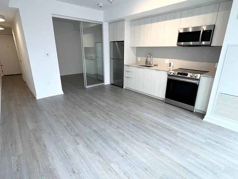 357 King St W #601 — Photo 5