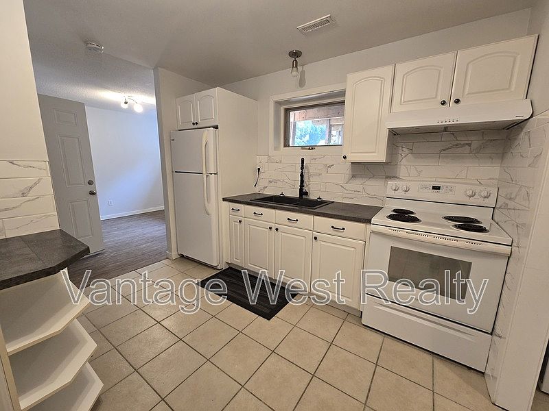 1st image of 315B Hardie Rd