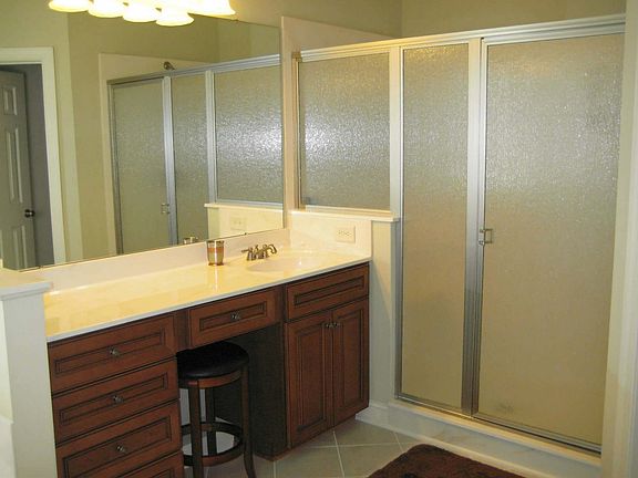 Master Bath w/Large Shower, Garden Tub & Dual Vanities