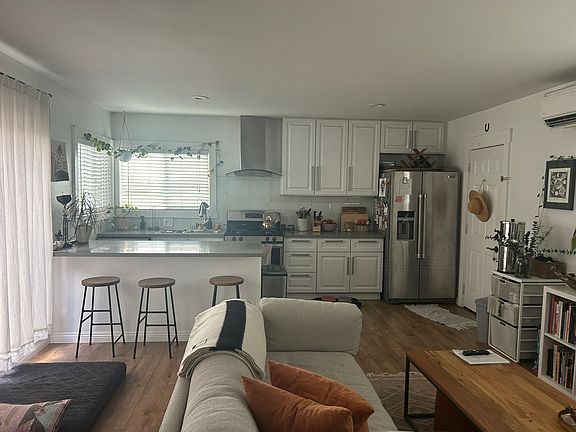 3rd image of 4521-4529 Castle Ln #4521.5