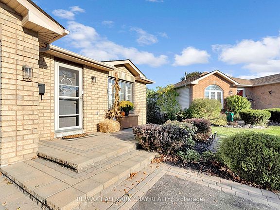 3rd image of 24 Rundle Cres